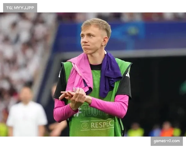 霍芬海姆新援边锋首次合练,教练组盛赞其无球前插速度 霍芬海姆新援边锋首次合练,教练组盛赞其无球前插速度